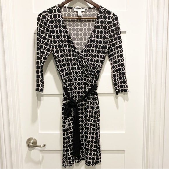 WHITE HOUSE BLACK MARKET Black and White Dress - Size 2 - Picture 3 of 8